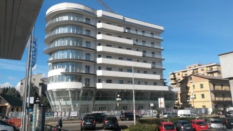 EFFECI Costruzioni srl – Controllo tecnico per edificio residenziale e commerciale (strutture – infissi – facciata continua)